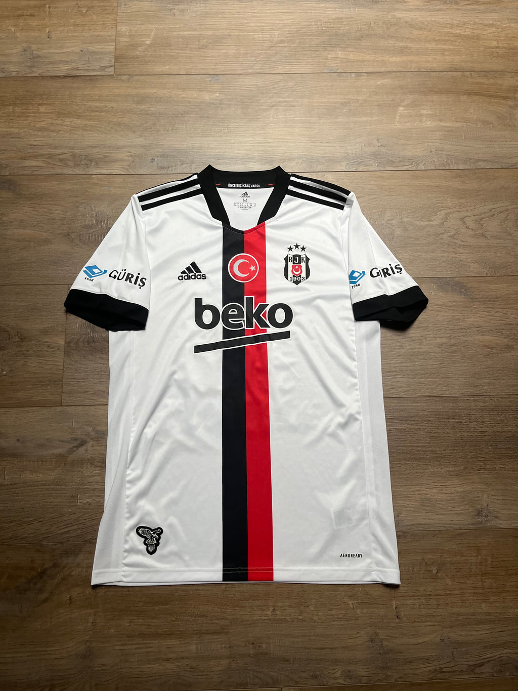 Besiktas 21/22 Home Jersey Hutchinson - M
