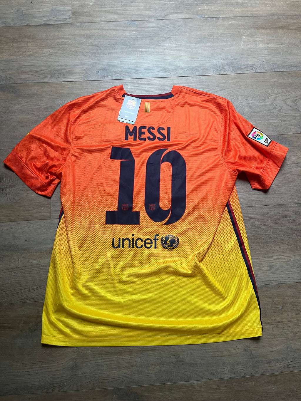 BNWT - Barcelona 12/13 Away Jersey Messi - XL