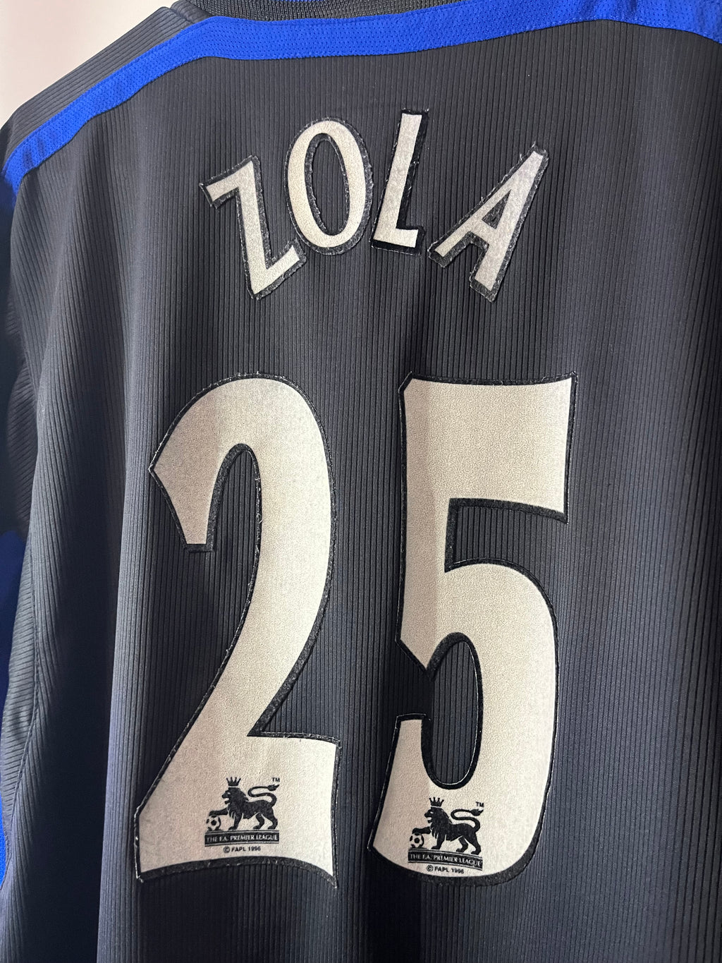 Chelsea 02/03 Away Jersey Zola - XL