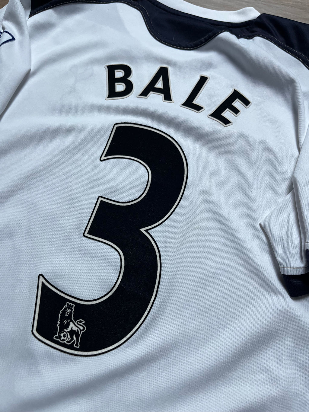 Tottenham Hotspurs 10/11 Home Jersey Bale - M
