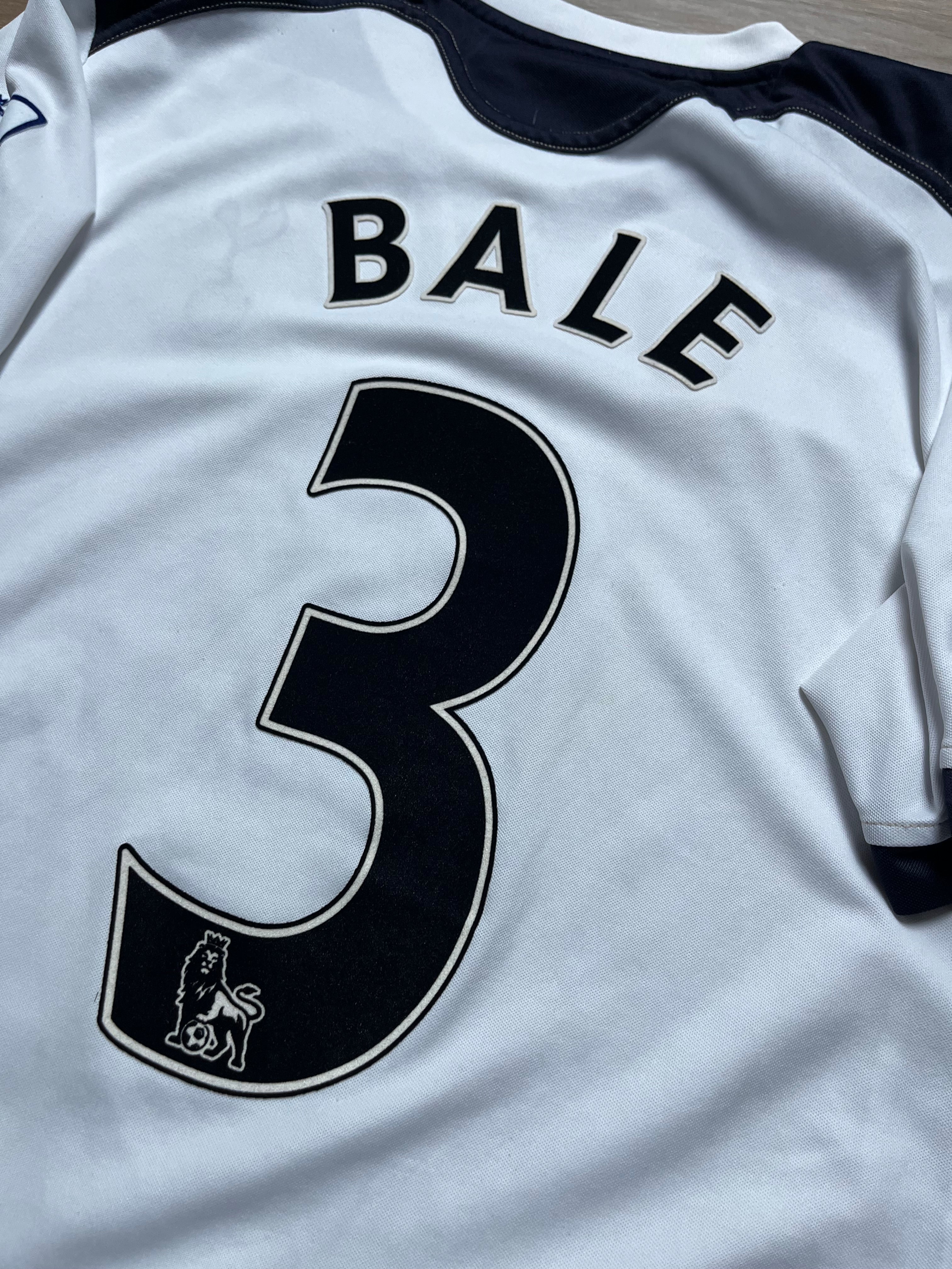 Tottenham Hotspurs 10/11 Home Jersey Bale - M