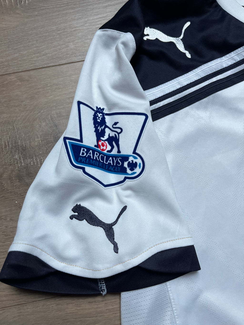 Tottenham Hotspurs 10/11 Home Jersey Bale - M