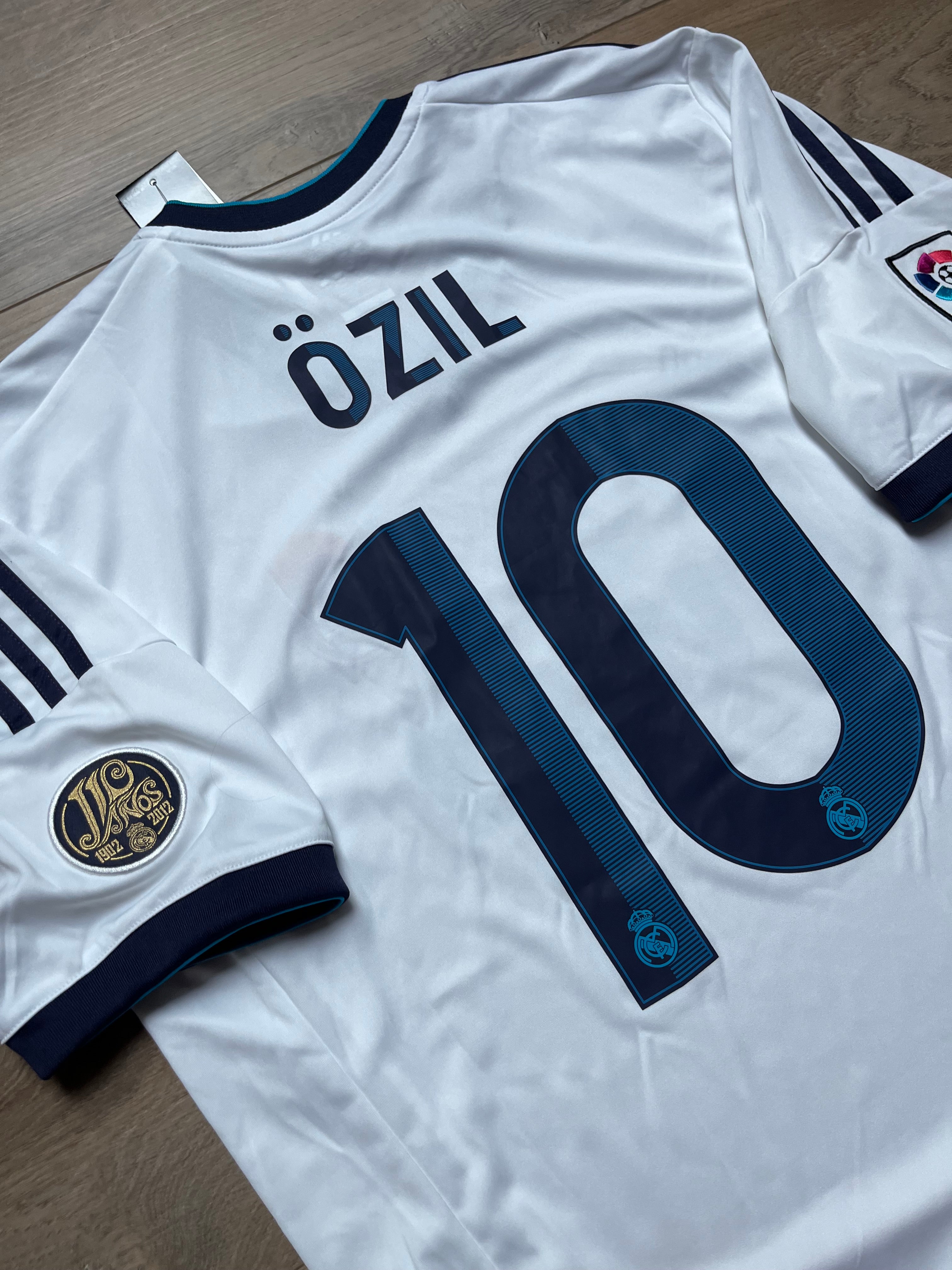 BNWT - Real Madrid 13/14 Home Özil - L