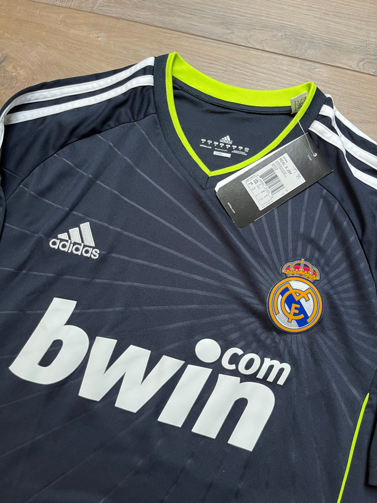 BNWT Real Madrid 10/11 Away Özil - M