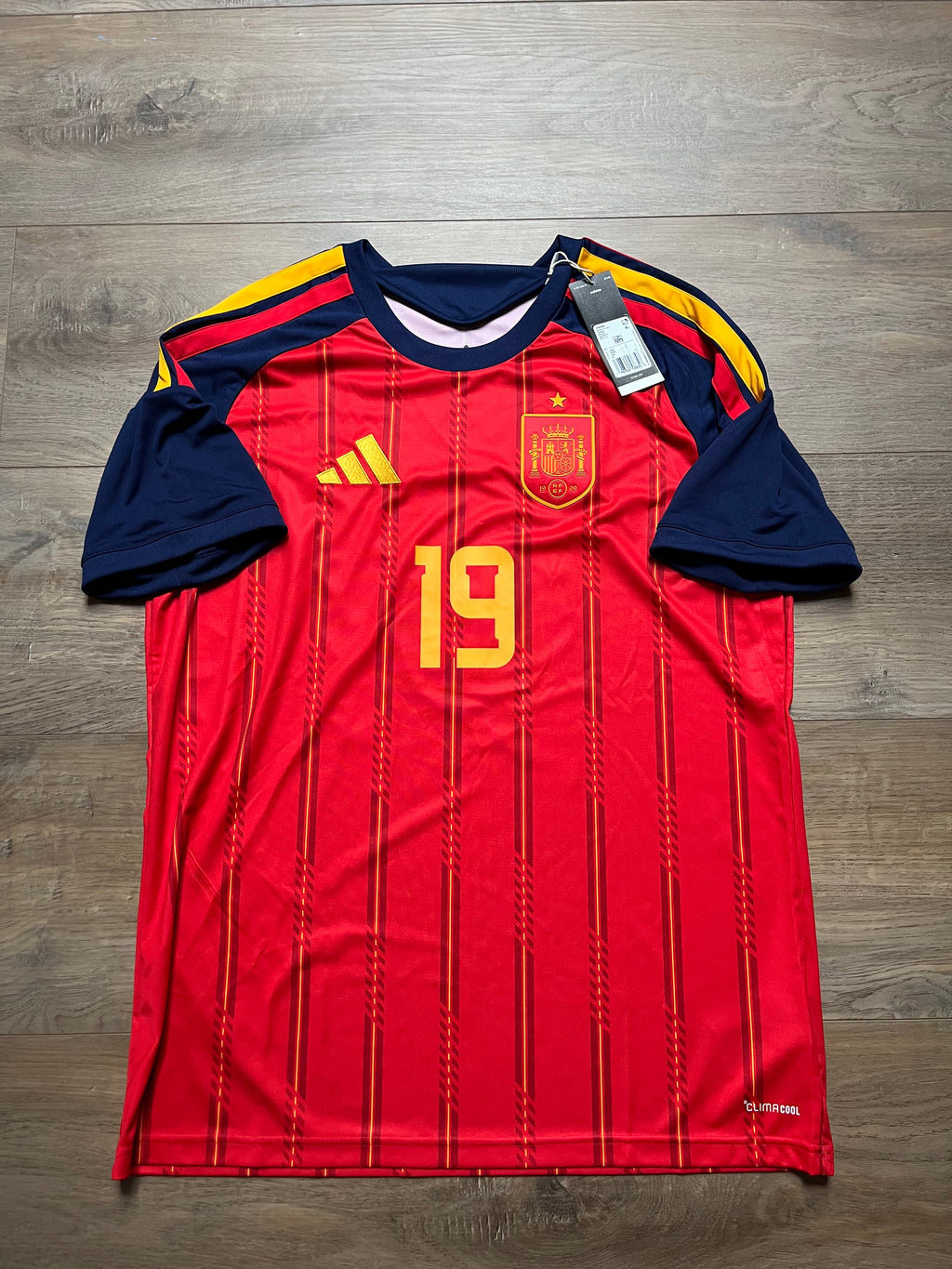 BNWT - Spain 2026 Home Jersey Lamine Yamal - L