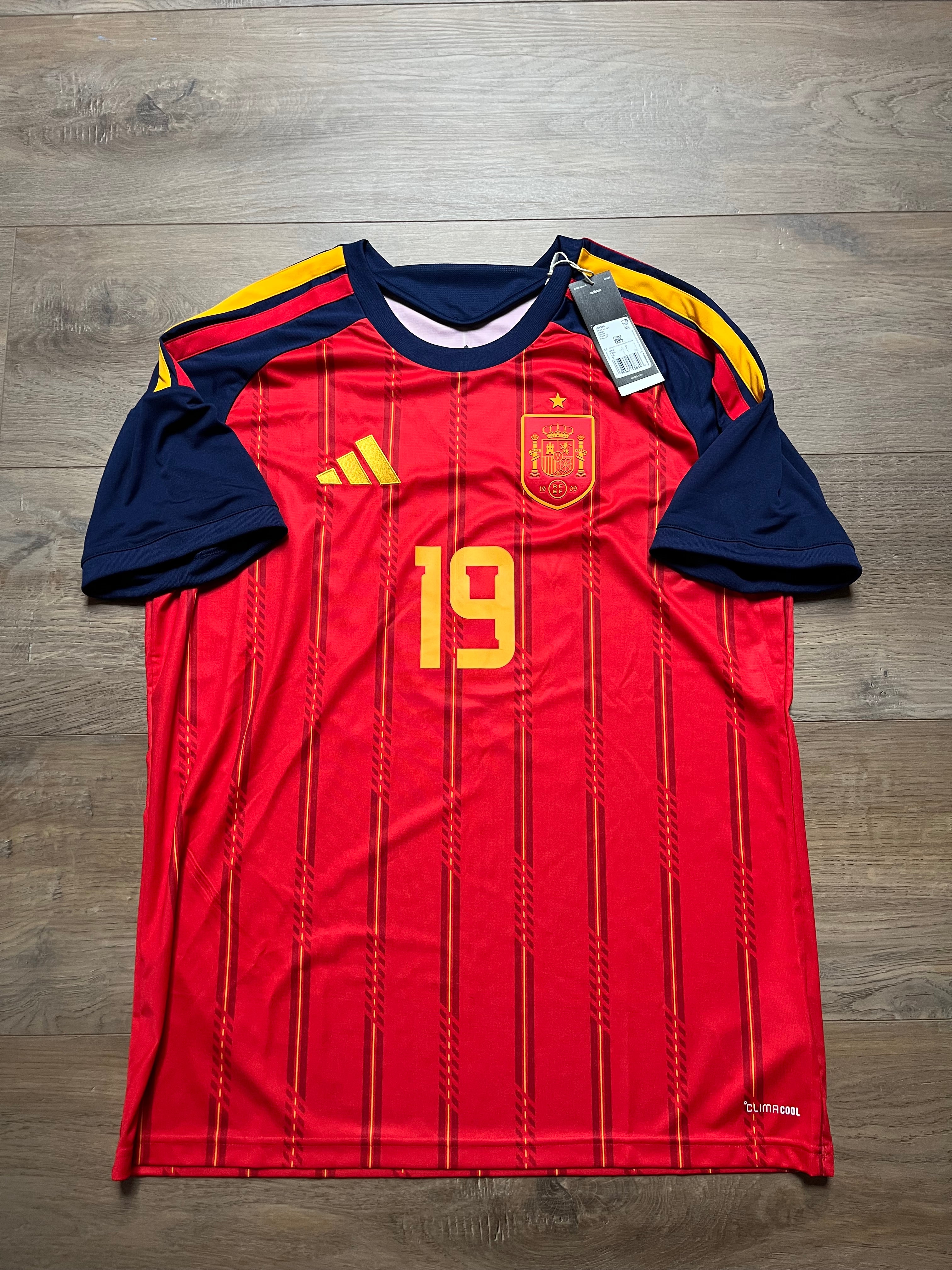BNWT - Spain 2026 Home Jersey Lamine Yamal - L