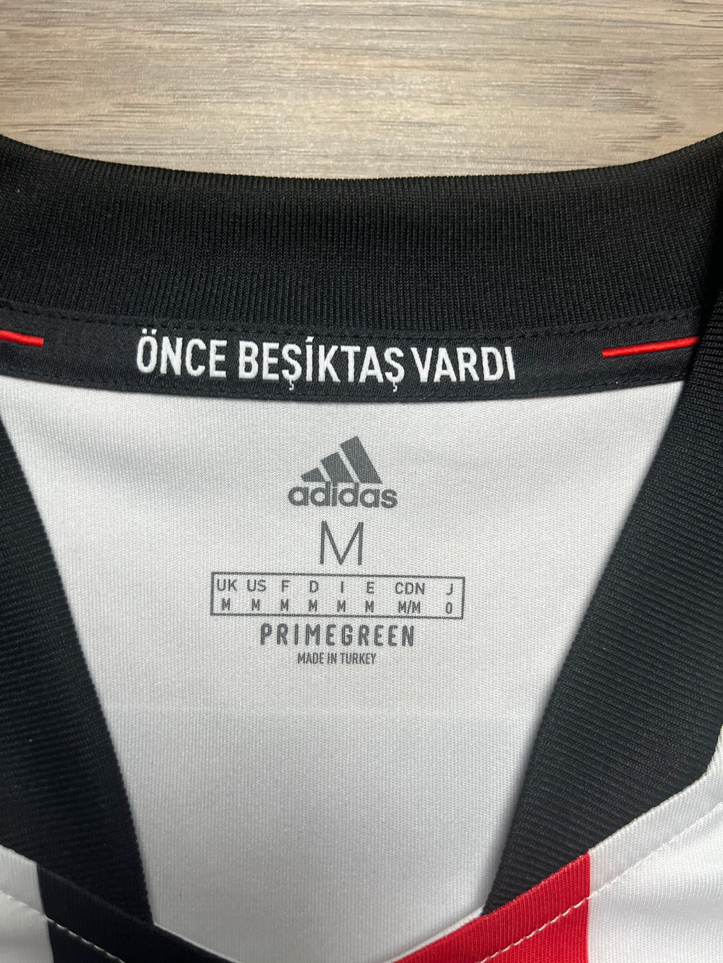 Besiktas 21/22 Home Jersey Hutchinson - M
