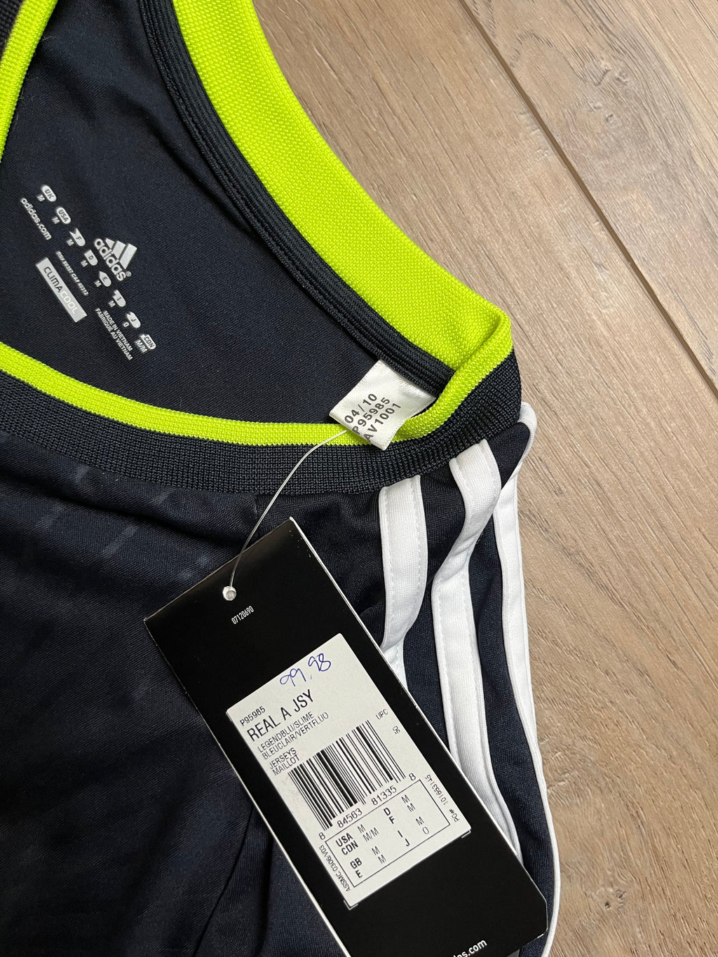 BNWT Real Madrid 10/11 Away Özil - M