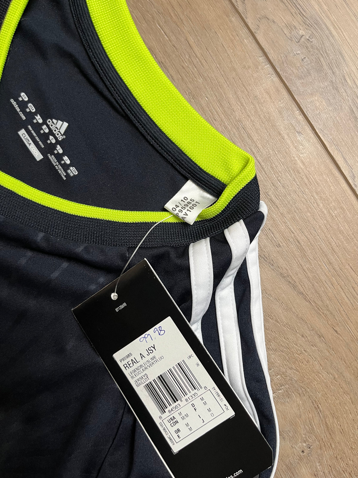 BNWT Real Madrid 10/11 Away Özil - M