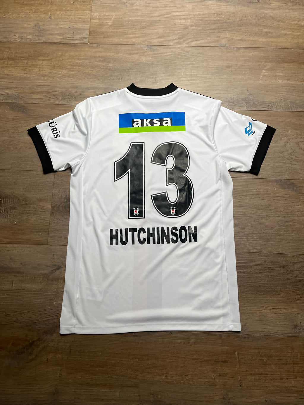 Besiktas 21/22 Home Jersey Hutchinson - M